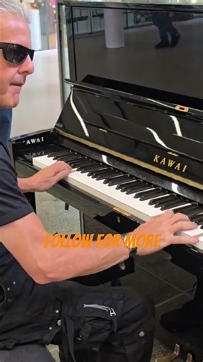 playing the train song in a train station - ‪@DrKBoogieWoogie‬