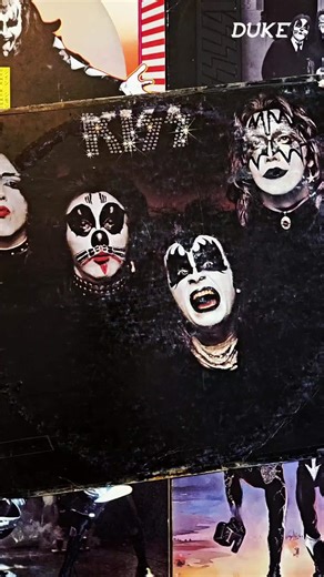 KISS Debut album released on Feb. 8, 1974 🇺🇸 Legendary 🔥 📀 Original 1974 LP (not including "Kissin' Time") #KISS #debut #rock #vinylcollection #albumoftheday For those wondering about release date: https://kisstimeline.com/timeline/kiss-releases-their-debut-album-kiss/ | Duke TV