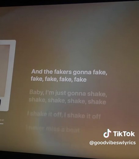 #taylorswift #shakeitoff #music #lyrics #fyp | shake it off taylor's version