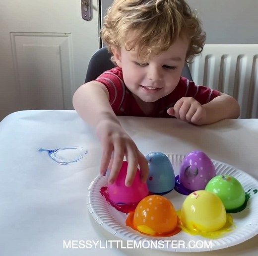 There are so many ways to use these plastic eggs! We had fun painting and getting messy with them. | Kids art, craft and activity ideas - Messy Little Monster