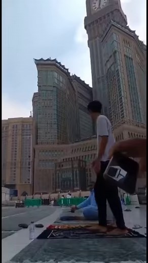 18K views · 620 reactions | Burung yang terbang tinggi di langit sanggup merendahkan diri turun ke bumi sujud pada Allah. Sedangkan kita hanya lalu tanpa singgah.. | Lirik Lagu Jiwang | Facebook