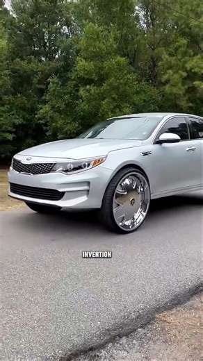 Why This Car Wheel Looks Frozen While the Car Is Moving