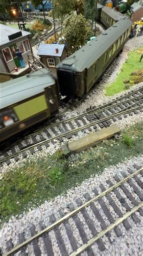 Gloss Osprey passes the Invacar and signal box.