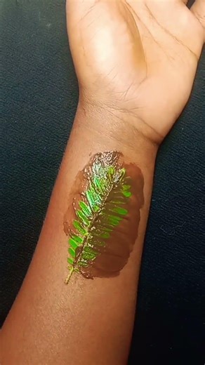 New Stylish Leaf Mehndi Design ❤️🌿💁🏻‍♀️ #leafmehndi​ #youtubeshorts​ #mehndi​ #shots​