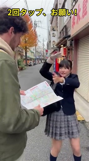 英語で道案内しようとしてテンパり、最後はダッシュで逃亡するJK