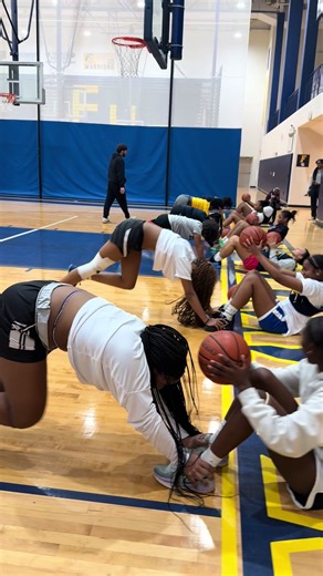 CORE WORK FOR HOOPERS ONLY 🏀🔥 You vs your partner. No breaks. ⏱️ 30 seconds each • Sit-ups (partner holding feet = mountain climbers) • Switch immediately • Finish strong: – Sit-ups – Russian twists – Knee tucks 🔁 2–4 rounds This is that 4th-quarter core. If you can’t hold this, you won’t hold your drive. Train uncomfortable. Save it. Run it. #BasketballCore #HoopersOnly #ConditioningWork #PartnerGrind #NoSoftWork