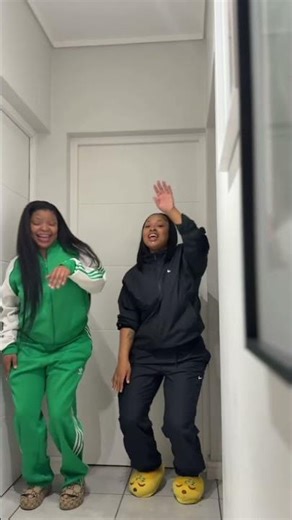 so random ...cyan boujee & babalwa showing their amapiano moves 🔥 #amapianovibessa #amapiano #dance