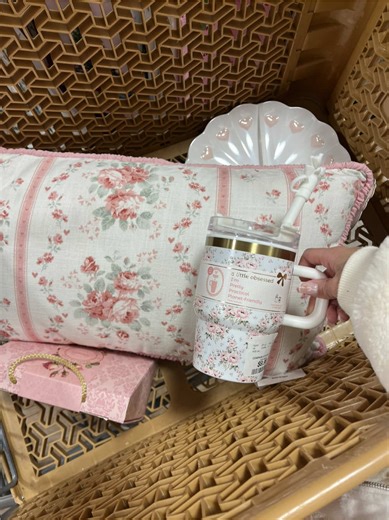 Shabby chic Valentine’s Day haul 🏹 #coquette #shabbychic #valentinesdecor #homegoodsfinds #pink