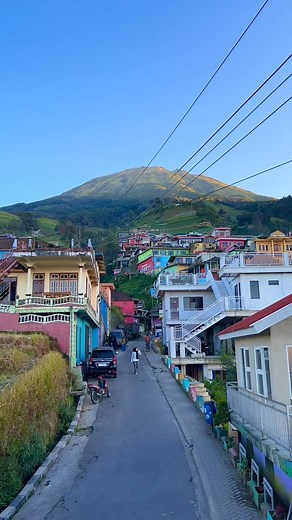 Nepal Van Java hari ini full cerah | Badrika