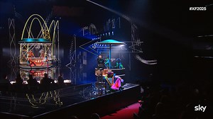 166K views · 1.6K reactions | La Giostra di Hell Factor: tutti contro tutti | X Factor 2025 Live 4 È arrivato il momento di una delle manches più temute di #XF2025: l’amatissima e spettacolare “Giostra” di Hell Factor, un medley unico che vede i concorrenti esibirsi uno dopo l’altro senza soluzione di continuità con i brani più rappresentativi del loro percorso, e che porterà alla prima eliminazione della serata. Reggetevi forte, inizia Hell Factor | X Factor Italia | Facebook