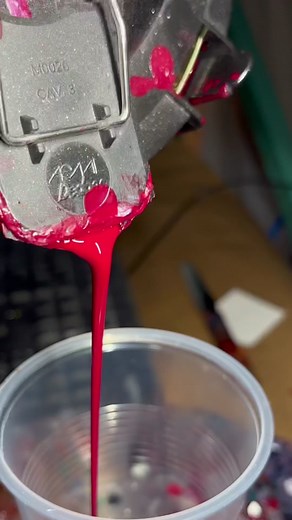 Sparkling Purple Spray Paint in Cali, Colombia