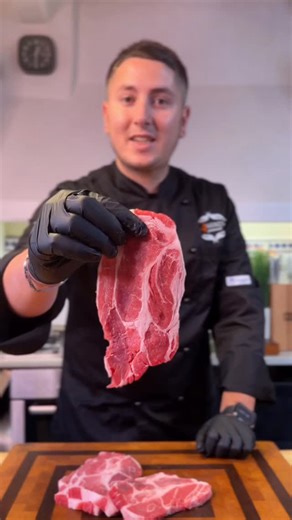 Michele Bicocchi e Lorenzo Baroncelli on Instagram: "PULLED PORK a modo nostro 🥩 Ingredienti: - Capocollo di maiale 400g - Paprika dolce q.b - Senape q.b. - Miele q.b. - Birra 400 ml - Sale q.b. - Cipolla 2 - Burro 20g Procedimento: - Tagliate il capocollo a cubetti grossolani e marinate con paprika dolce, miele, senape e birra per almeno 1 ora - In un tegame fate appassire la cipolla tagliata finemente e aggiungete il capocollo scolato bene dalla marinatura. - Fate rosolare leggermente e aggiu