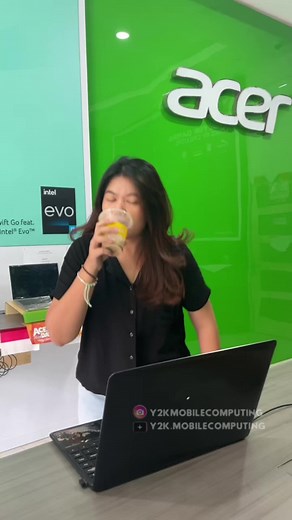 Y2k mobile computing on TikTok