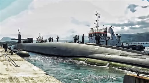 USN Nuclear Missile Sub Docks In Greece (Timelapse)
