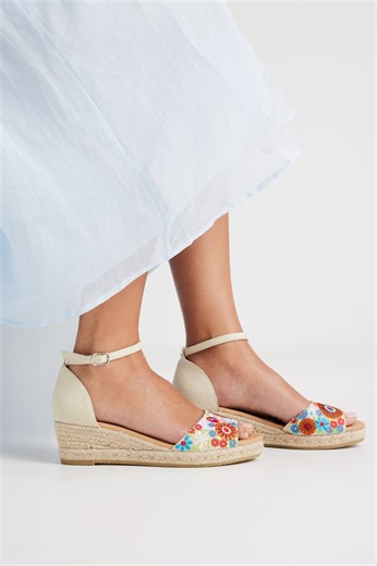Unlock summer style with these chic Django & Juliette wedges. SILIA’s woven details and on-trend profile make it a go-to for busy days and warm-weather weekends. Shop Now: https://bit.ly/4ichINp | Mathers