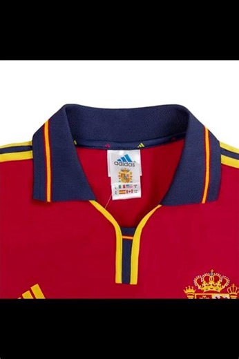 Street Style Lookbook: Retro Spain Jerseys 🧢⚽️ #football #spain #soccer