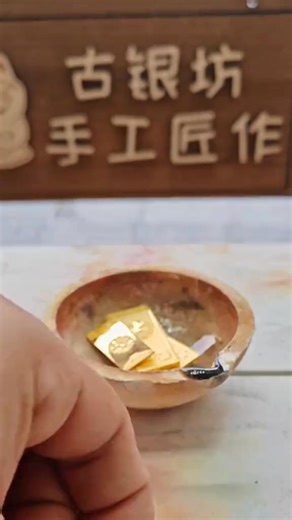 1.9K views · 21 reactions | No need to look up at the night sky, your wrist carries its own.  #DreamySellingPoint #WristGalaxy #facebookpageviral #foryoupage #facebookviral #facebookreel #fyp #viral #1millionviews | Art of the Aurum | Facebook