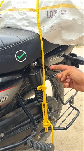 Secure Your Motorcycle Cargo Like a Pro – Step-by-Step Guide #diy #knots #hacks #tips #shorts
