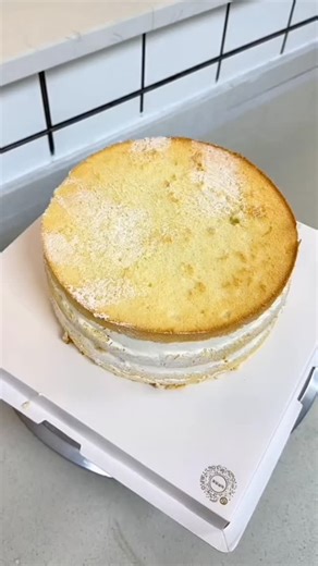 Cake Make Recipe on Instagram: "Cake making tips, square cake tutorial for men! #caketutorial #learnbakingwithme #cakemaking #squarecake #creativecake"