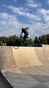 Fun evening ride on the local mini ramp with @rolling.danger 🌞🌞 @gtbmxfreestyle @gtbicycles @alienationbmx @bus_envy_boutique @imgdistribution | Tom Justice