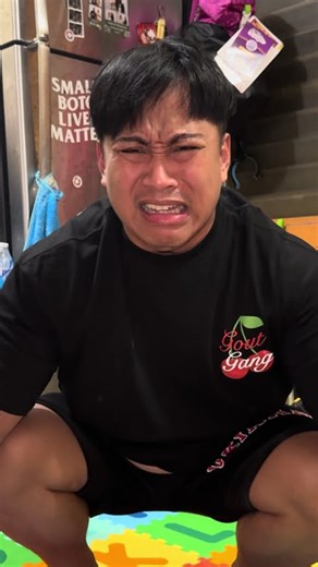 Jumping knees to feet challenge 😎😎😎