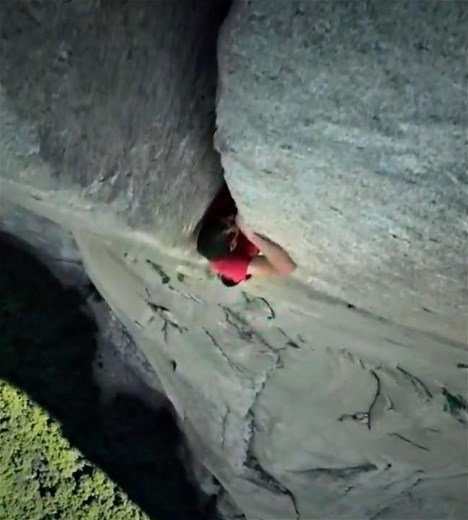 The MOST INSANE Free Solo Climb Ever (Alex Honnold - El Capitan)
