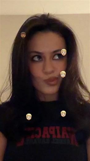 Bella — model. influencer. ugc creator on Instagram: "👐🏻"