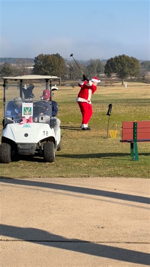 There’s a Santa loose on Deer Trails course today. 🎅🏼🏌🏽‍♂️⛳️ | Deer Trails Golf Course at Chaffee Crossing