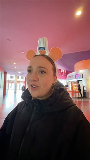 Trying the secret photo booth that Disneyland Paris ￼