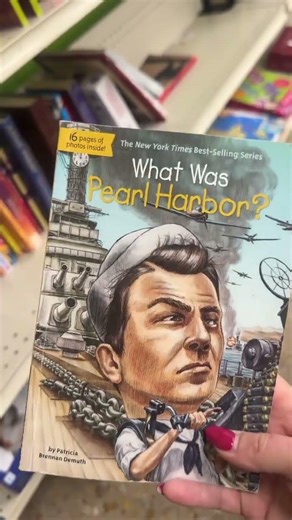 Adding to our home library with thrifted books #goodwill #thrifting #thrifthaul #homelibrary