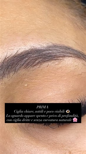 Extension Ciglia by NATY Lugano on Instagram: "✨Prima e Dopo: Laminazione + Tinta Ciglia✨ PRIMA Ciglia chiare, sottili e poco visibili 👁️. Lo sguardo appare spento e privo di profondità, con ciglia dritte e senza curvatura naturale 🌸. Un effetto semplice ma che non valorizza appieno l’intensità degli occhi 💫. DOPO Con il trattamento di laminazione e tinta ciglia, lo sguardo si accende ✨. Le ciglia vengono nutrite, incurvate e scurite, donando un effetto di maggiore lunghezza e definizione sen