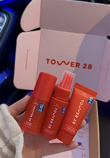 This is the Tower 28 SOS 1-2-3 kit and I love it because it’s literally made for sensitive skin. It has a gentle cleanser, the SOS spray everyone talks about, and a barrier cream. They’re travel size so I keep this in my bag or when I travel. And right now it’s on sale so it’s cheaper than buying them separately ♥️