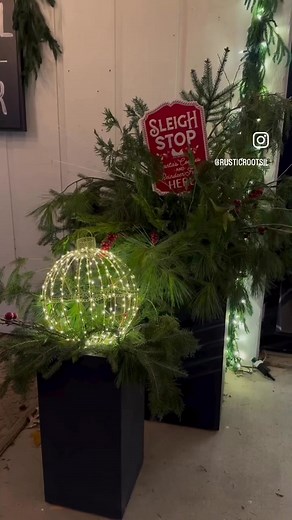 We’ve decked the halls & excited for a fun weekend of shopping with you all!! Hours: 🎄Thursday 10-8 🎅🏻 Friday 10-5 🎁 Saturday 10-3 #farmhouse #farmhousedecor #modernfarmhouse #modernfarmhousedecor #loveyourhome #bohostyle #boho #bohodecor #magnolia #plants #decor decor #shopsmall #shopsmallbusiness #plantlady #centerpieces #kitchendecor #livingroomdecor #bedroomdecor #mantle #mantlestyling #spring #springdecor #paintedfurntiure #furnitureflip #cabinetpainting #kitchenupdate #christmas #chris