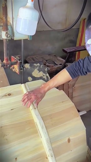 the process of making a practical wooden bucket cover #shorts