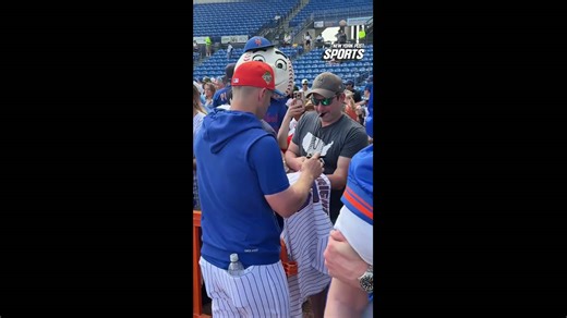 David Wright hangs with fans before Mets vs. Yankees spring training game