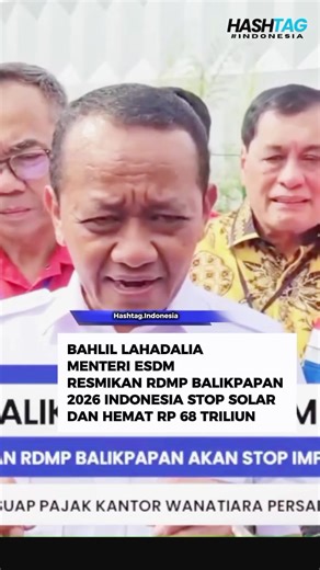 📍 Balikpapan, 2026 — Menteri ESDM Bahlil Lahadalia secara resmi meresmikan RDMP Balikpapan, tonggak sejarah baru transformasi energi nasional. Dengan langkah berani ini, Indonesia menetapkan target “Stop Solar” untuk mempercepat transisi menuju energi bersih dan berkelanjutan demi masa depan yang lebih hijau. 💡 Program ini bukan hanya soal energi — tapi juga efisiensi ekonomi untuk negeri. Implementasi RDMP Balikpapan diperkirakan mampu menghemat hingga Rp 68 triliun, memperkuat ketahanan ener