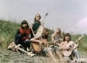 ONE WAY WIND The Cats You said some winds blow forever And I didn't understand But you saw my eyes were asking And smiling you took my hand So we walked along the seaside Where trees grow just one way Pointing out the one direction That the wind blows day after day One way wind, one way wind Are you tryin' to blow my mind? One way wind, one way wind Is she her that I hoped to find? Why you blow the cold ev'ry day? Tell me, what are you tryin' to say? No, I don't know all about you And maybe I ne