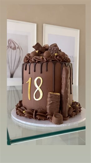 🍫 CHOCOLATE OVERLOAD 🍫 Chocolate overload cake for a chocolate lovers 18th birthday 🤤 Sooo much chocolate went into this cake 😍 #bridgnorth #chocolate #chocolatecake | Bridgnorth Bakes