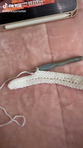 Crochet Tulip Bag Tutorial | Free Crochet Makeup Bag Pattern