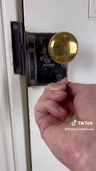 Unlocking the Mystery of the Skeleton Key in the Keyhole House