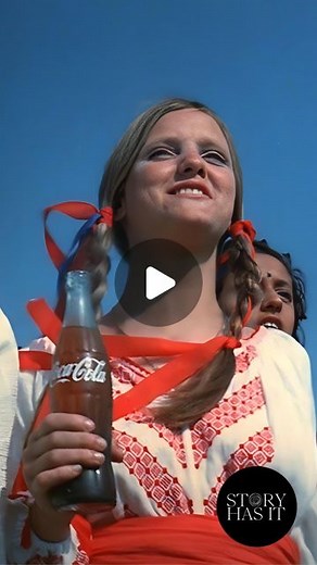 Pop Culture & the Arts on Instagram: "Even if you don’t remember this commercial, do you know the tune? It’s considered one of the top US jingles of all time. The 1971 ad by McCann Erickson featured young people from around the world on a hilltop outside Rome, lip-syncing that they’d like to buy the world a Coke. It was so popular that the song - minus the Coke reference - became a hit in its own right. Full-length versions of ‘I’d Like to Teach the World to Sing’ were quickly released by The Hi