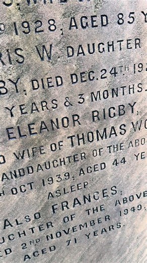 🇬🇧 “Eleanor Rigby” is one of the Beatles’ most iconic songs, released in 1966 on the album Revolver. St. Peter’s Church is famous because it was there, in 1957, that John and Paul met. The cemetery around the church has a grave with the name “Eleanor Rigby” that was “discovered” by fans in the 1980s. 🎥 @hluduvice 🇵🇹 “Eleanor Rigby” é uma das músicas mais emblemáticas dos Beatles, lançada em 1966 no álbum Revolver. A igreja de St Peter’s Church é famosa porque foi ali, em 1957, que John e Pa