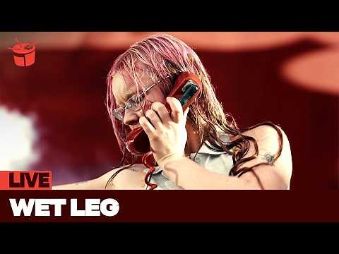 Wet Leg - 'CPR' (live at Laneway 2026)