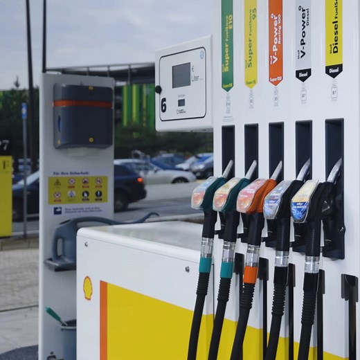 3K views · 31 reactions | Tanken bei Shell – und an der Kasse gleich mal eine Autowäsche kaufen – und doppelt profitieren: Pro Liter Kraftstoff sparst du 3 Ct. Und du steigst in ein glänzendes Auto. Für unsere Shell ClubSmart Kunden gilt außerdem: 3 x Tanken + 3 x Waschen bringt dir eine Gratis-Autowäsche. Saubere Sache: bis einschließlich 31.05.2022.  https://go.shell.com/3uMjC0p | Shell Deutschland | Facebook