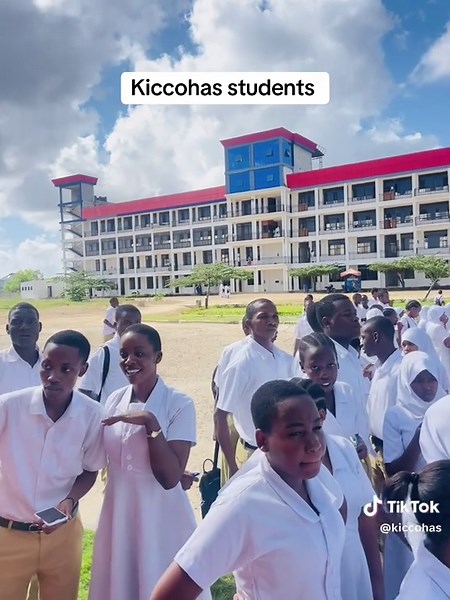 Kiccohas: Memes and Life of College Students