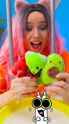 Giant Puppet Adventure in the Big House! 🎭