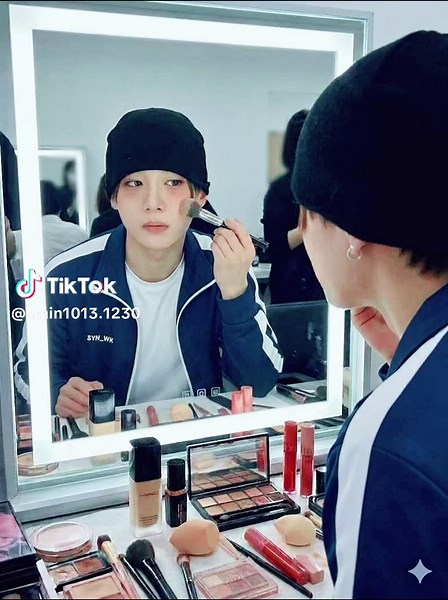 リハ前 誰よりも早く メイクを始めるサンウォン💄 まだ必要ないでしょ！って 言ったのに聞きません。笑 撮：リオ #美意識高すぎサンウォン #今日もビジュアル担当 #サンウォンのこだわり #リオカメラ @Lee Ssaengwon