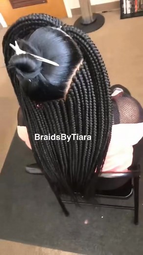 10years ago.. when I tell you this era of braiding was so 🔥! Of course it’s looks different to today’s generation & knotless eats down, I still don’t think nothing tops original Box Braids. #braidsbytiara #boxbraidstyles #TheCROWN #Throwback | Braidsby tiara