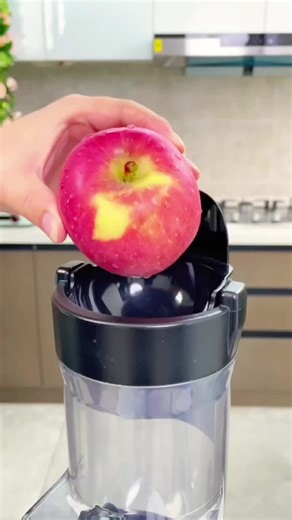 💡 centrifugeuse extracteur de jus 🥤. La différence avec un mixeur est l’apport de vitamine qui n’est pas détruit lorsqu’il est mixé 🍑 Abonne toi pour plus de vidéos 😉 Pour trouver le produit : ➡️ RDV sur notre profil en cliquant sur l’image ou le nom ➡️ Clique sur le lien bleu qui référence les liens Amazon le lien Amazon (il faut recopier le lien, l’appli ne permet pas de cliquer sur les liens) : ➡️ https://amzn.to/3QeSakQ 🔗 c8ke.com/gadgetideas pour découvrir d’autres inspirations et d’au