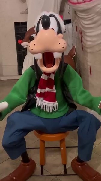 Home Depot Christmas 2025 Goofy Life Size Animatronic
